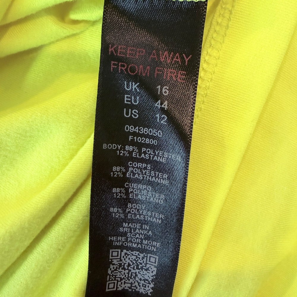 ASOS 4505 Neon Yellow Twist Front Crop Top - Picture 7 of 7